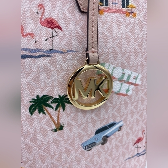 Michael Kors Gilly Large Drawstring Tote Handbag Light Powder Blush Large NWT - Picture 6 of 9